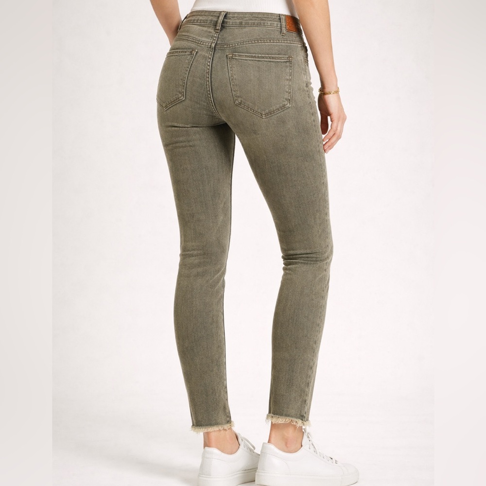 Express Faded black jeans with tethered edges Size 2